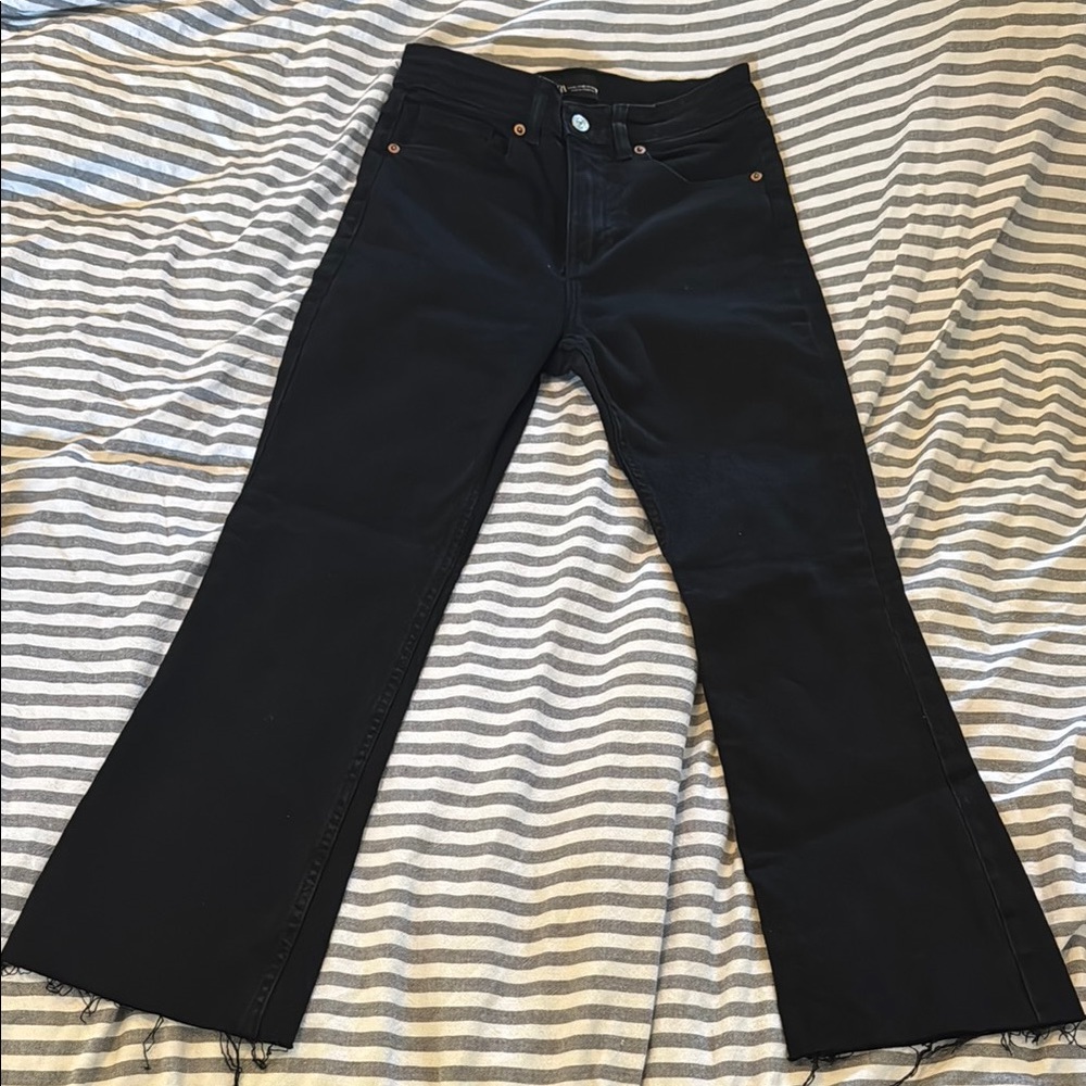 Black Ankle Cropped Jeans with Clean Hem